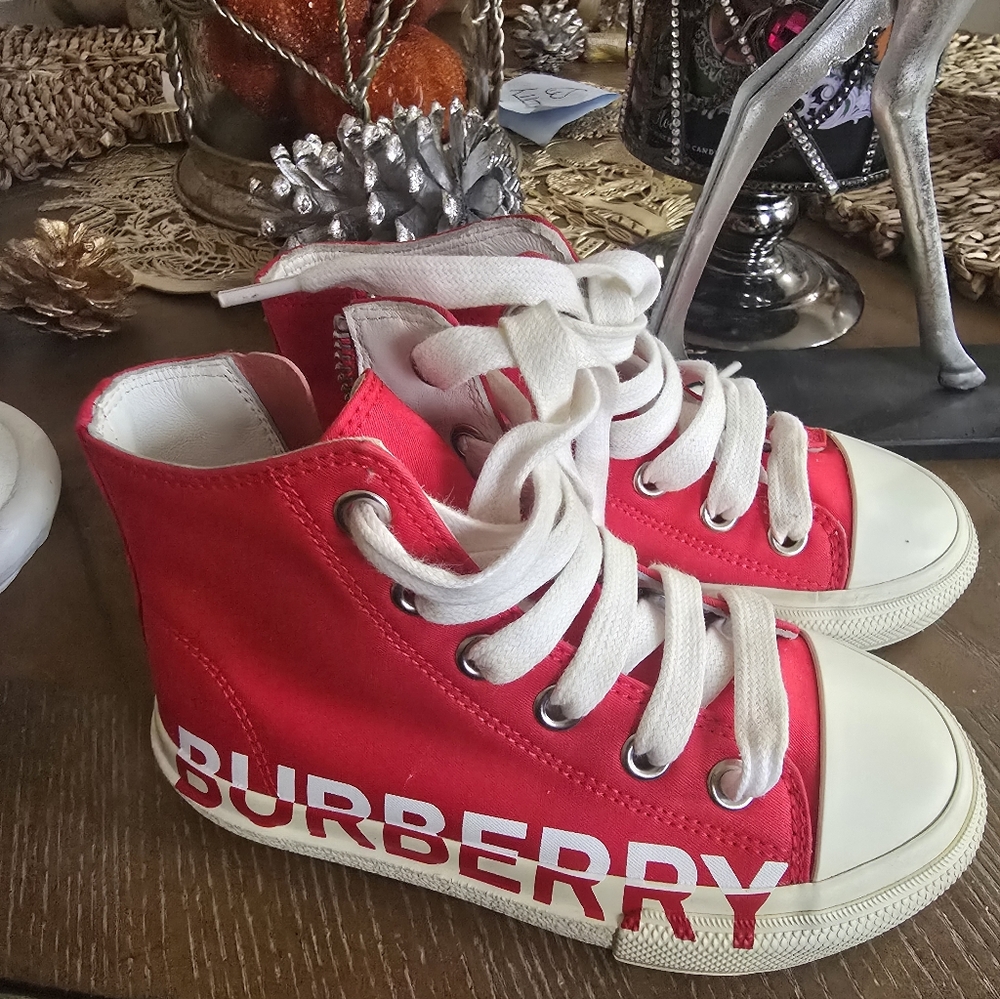 Burberry Kids Red High-Top Sneakers. Unisex